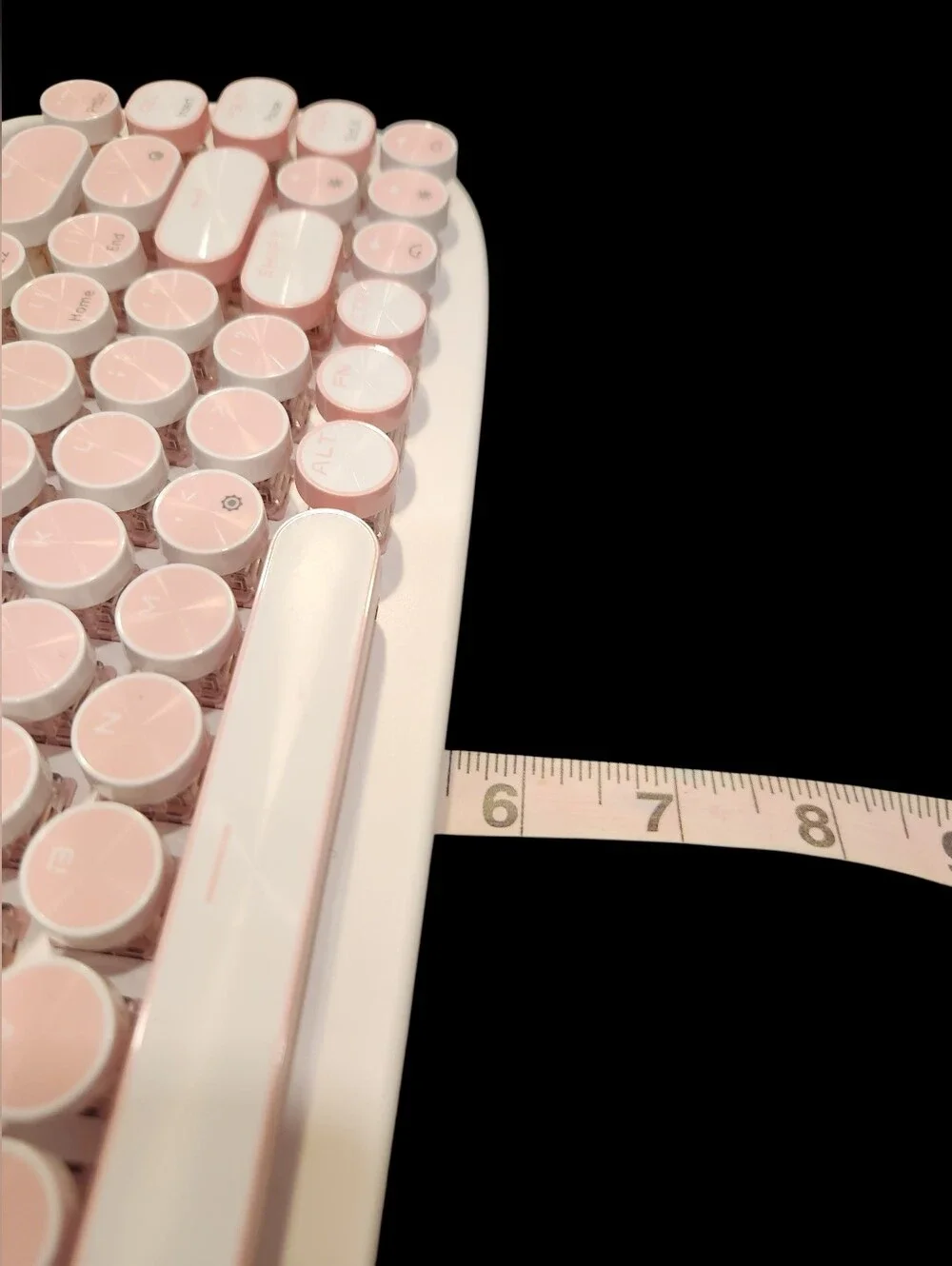 Retro Round-Key Wireless Keyboard in Blush Pink and White